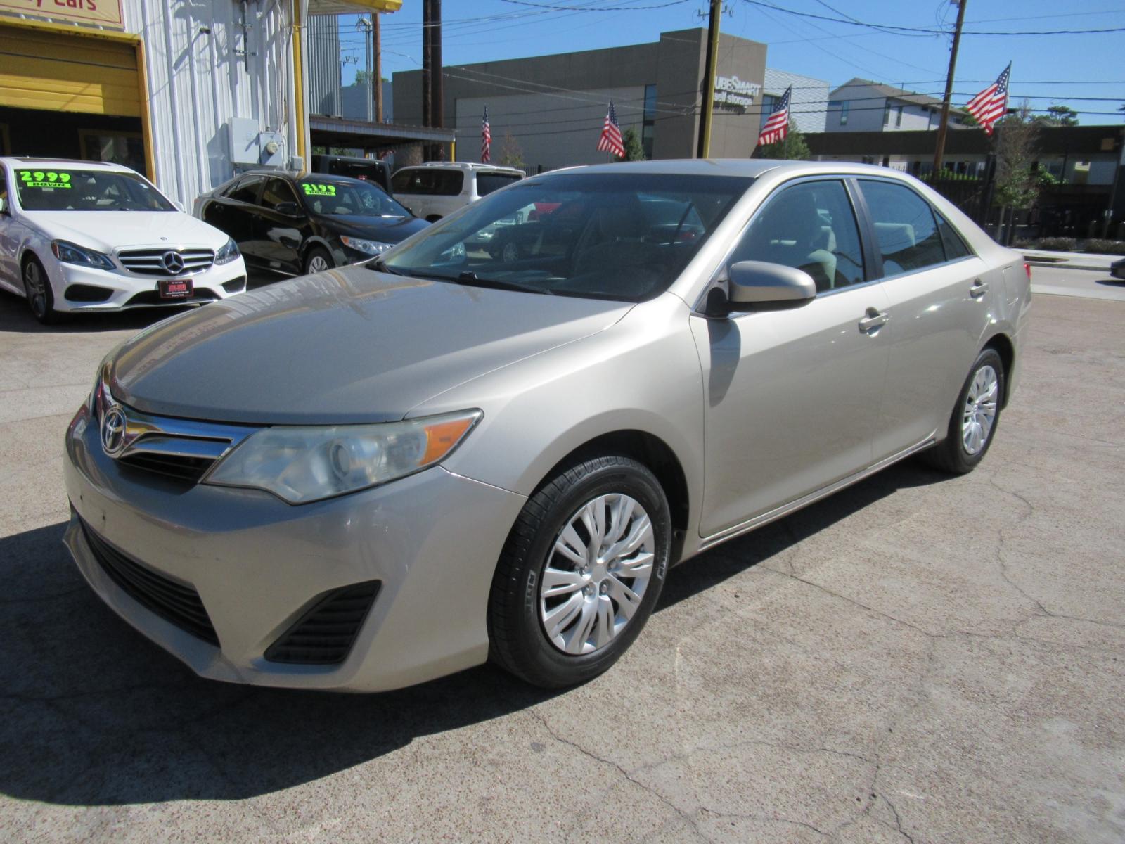 2014 /Tan Toyota Camry L (4T4BF1FK2ER) with an 2.5L L4 DOHC 16V engine, Automatic transmission, located at 1511 North Shepherd Dr., Houston, TX, 77008, (281) 657-1221, 29.798361, -95.412560 - 2014 TOYOTA CAMRY LE VIN: 4T4BF1FK2ER364962 4 T 4 B F 1 F K 2 E R 3 6 4 9 6 2 SEDAN 4 DR 2.5L I4 F DOHC 16V GASOLINE FRONT WHEEL DRIVE - Photo #13
